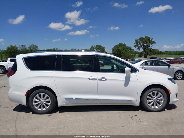 Chrysler Pacifica Touring L