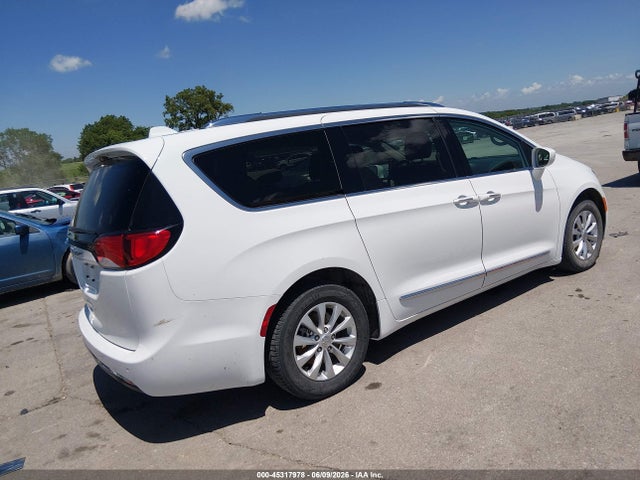 Chrysler Pacifica Touring L