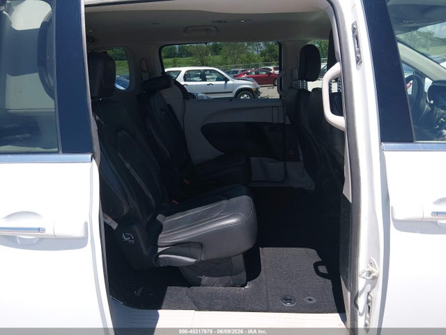 Chrysler Pacifica Touring L