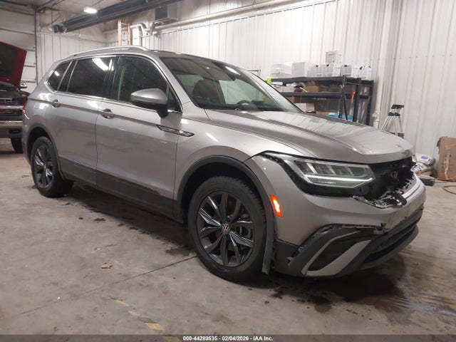 Salvage Volkswagen Tiguan Image