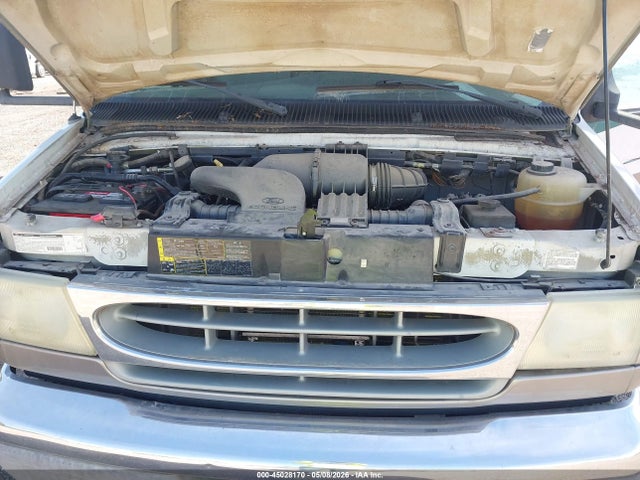 Ford E-450 Standard