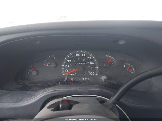 Ford E-450 Standard