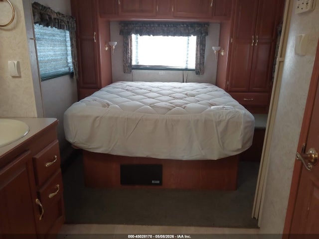 Ford E-450 Standard