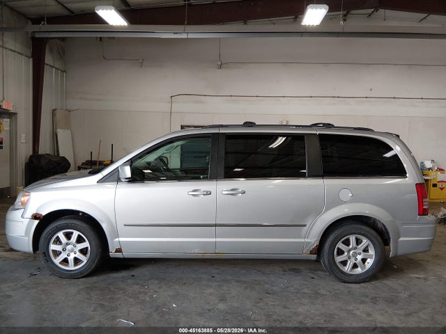 Chrysler Town & Country Touring