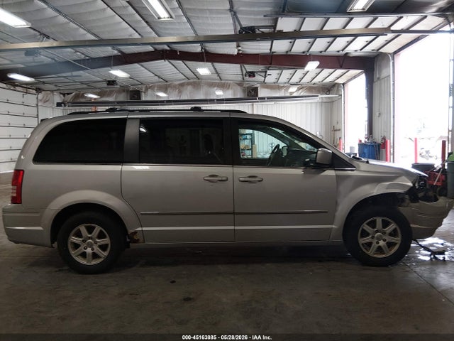 Chrysler Town & Country Touring