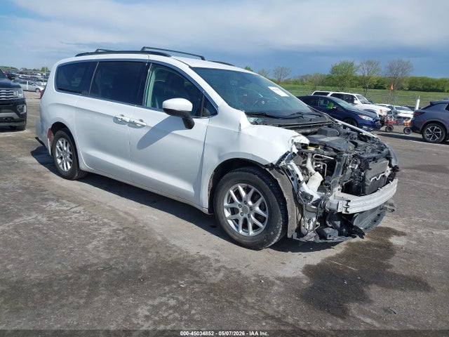 Salvage Chrysler Voyager Image