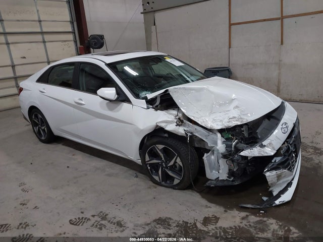 Salvage Hyundai ELANTRA Image