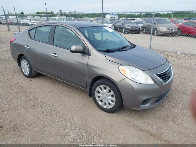 Salvage Nissan Versa Image