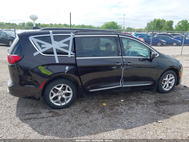 Chrysler Pacifica Touring-l