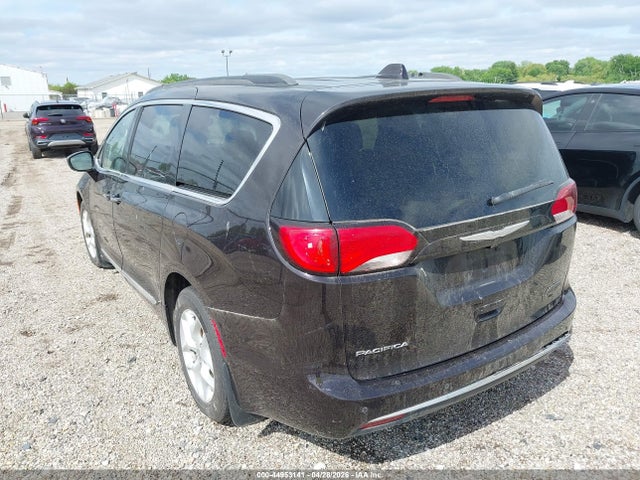 Chrysler Pacifica Touring-l