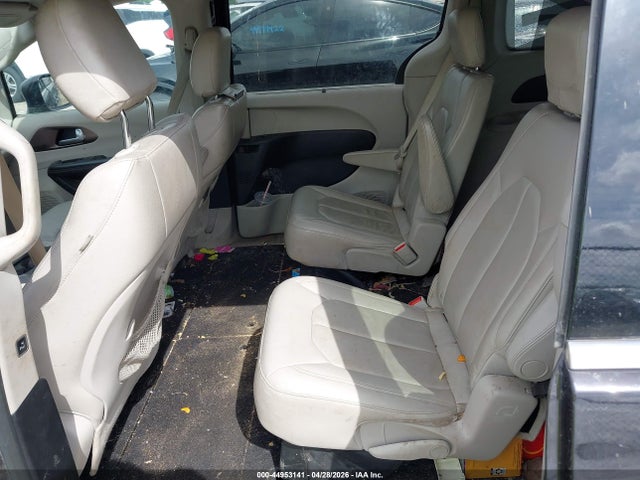 Chrysler Pacifica Touring-l