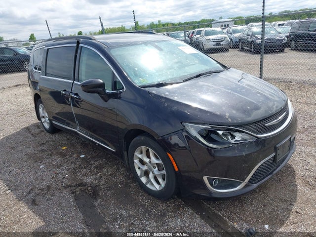 Salvage Chrysler Pacifica Image