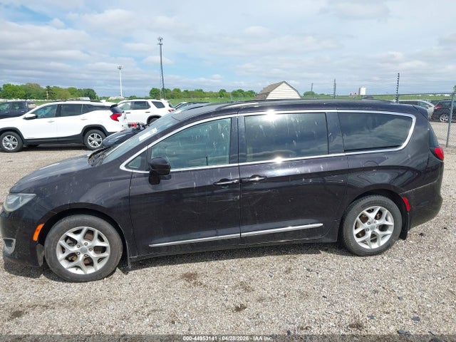 Chrysler Pacifica Touring-l