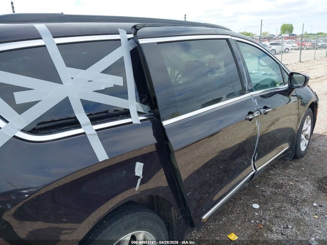 Chrysler Pacifica Touring-l
