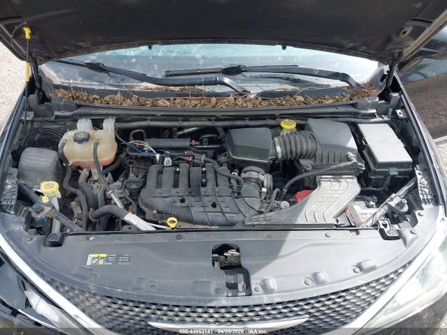 Chrysler Pacifica Touring-l