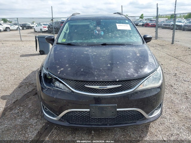 Chrysler Pacifica Touring-l