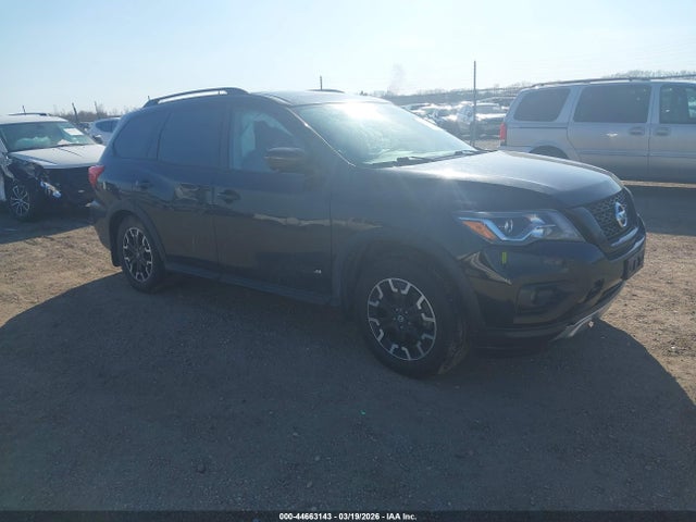 Salvage Nissan Pathfinder Image