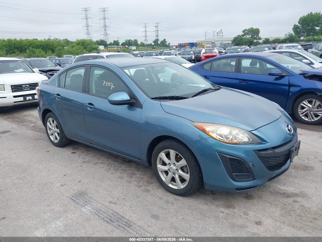 Salvage Mazda Mazda3 Image