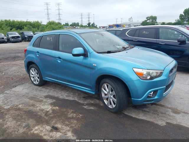 Salvage Mitsubishi Outlander Image