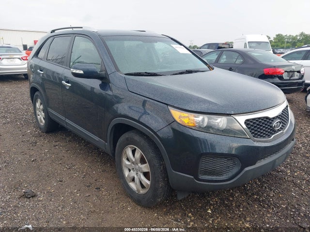 Salvage Kia Sorento Image