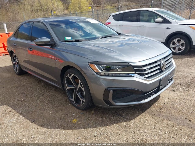 Salvage Volkswagen Passat Image