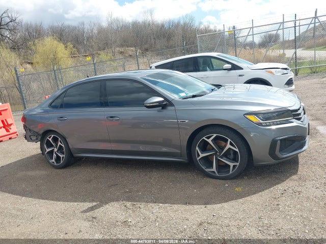 Volkswagen Passat 2.0t R-line