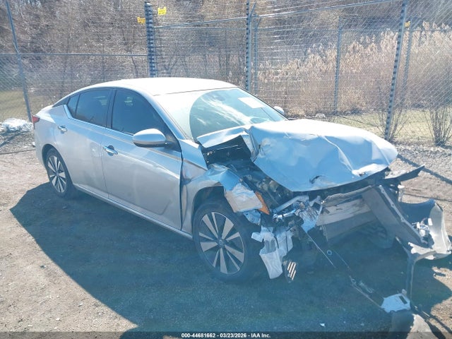 Salvage Nissan Altima Image