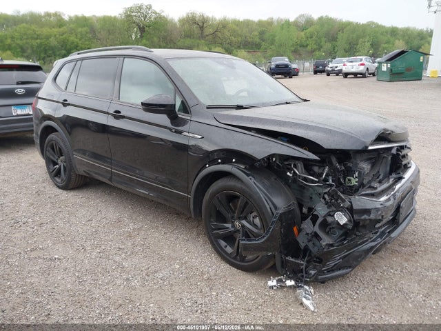 Salvage Volkswagen Tiguan Image