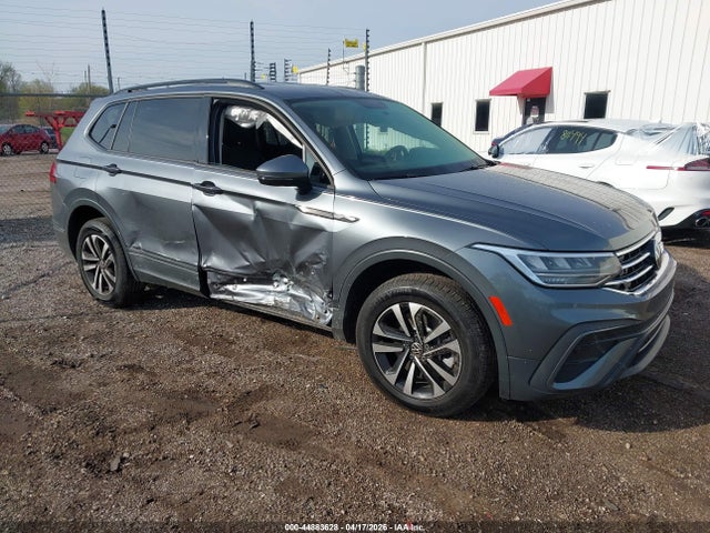 Salvage Volkswagen Tiguan Image