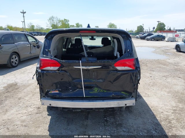 Chrysler Pacifica Touring
