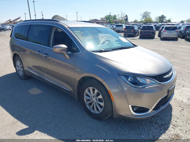 Salvage Chrysler Pacifica Image