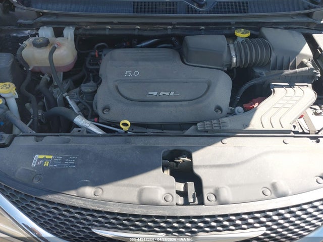 Chrysler Pacifica Touring-l