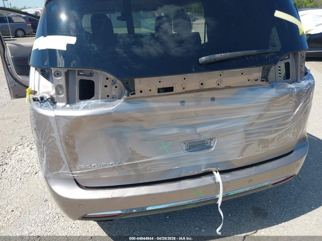 Chrysler Pacifica Touring-l