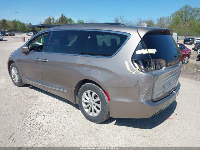 Chrysler Pacifica Touring-l