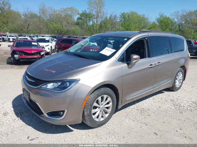 Chrysler Pacifica Touring-l