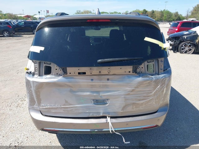 Chrysler Pacifica Touring-l
