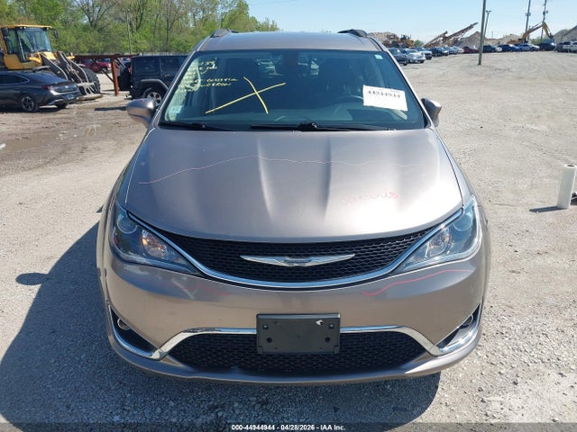 Chrysler Pacifica Touring-l