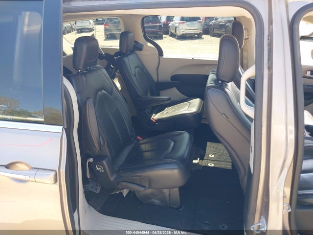 Chrysler Pacifica Touring-l