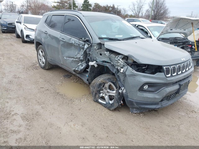 Salvage Jeep Compass Image