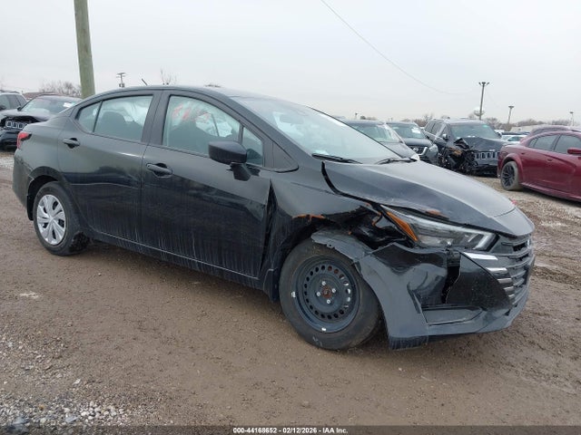 Salvage Nissan Versa Image