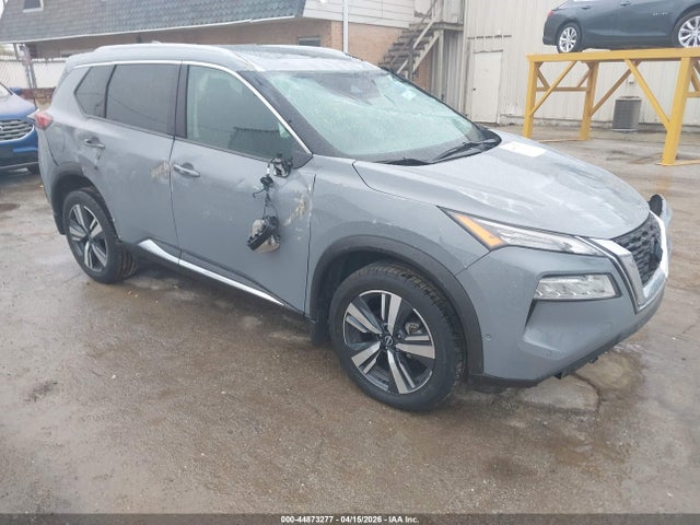 Salvage Nissan Rogue Image