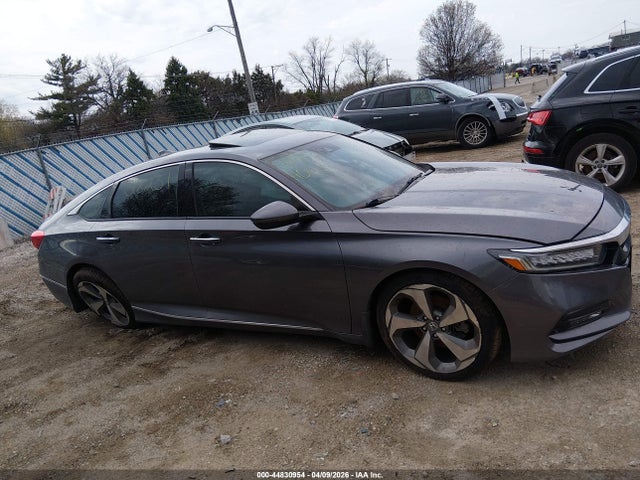 Honda Accord Touring 2.0t
