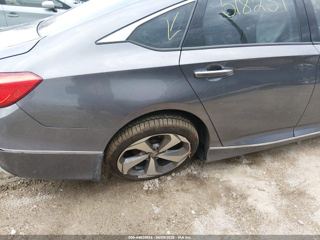 Honda Accord Touring 2.0t