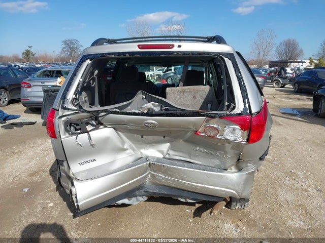 Toyota Sienna Le