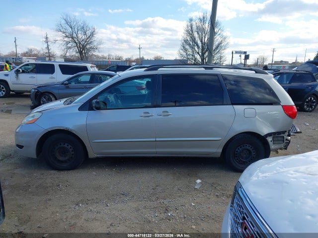 Toyota Sienna Le