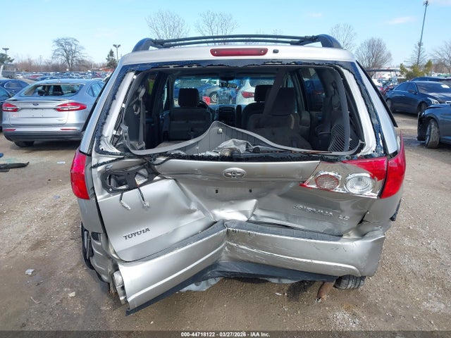 Toyota Sienna Le