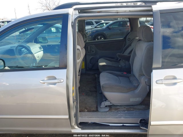 Toyota Sienna Le