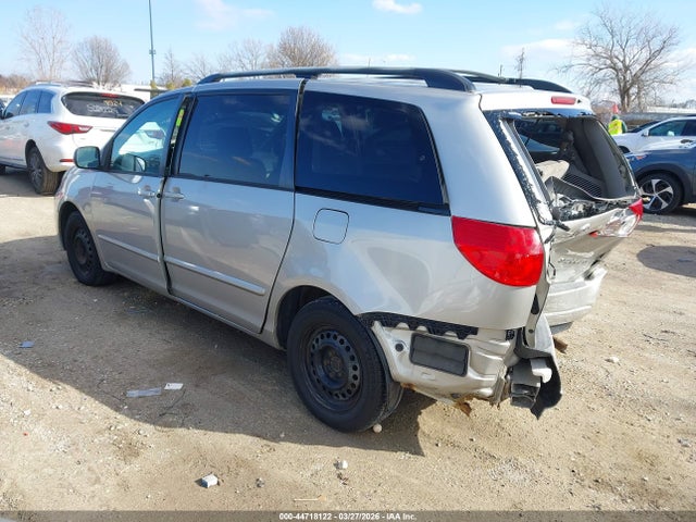 Toyota Sienna Le