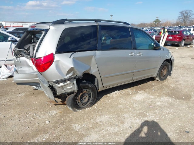 Toyota Sienna Le