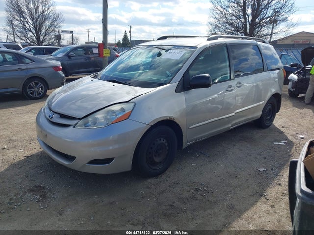 Toyota Sienna Le